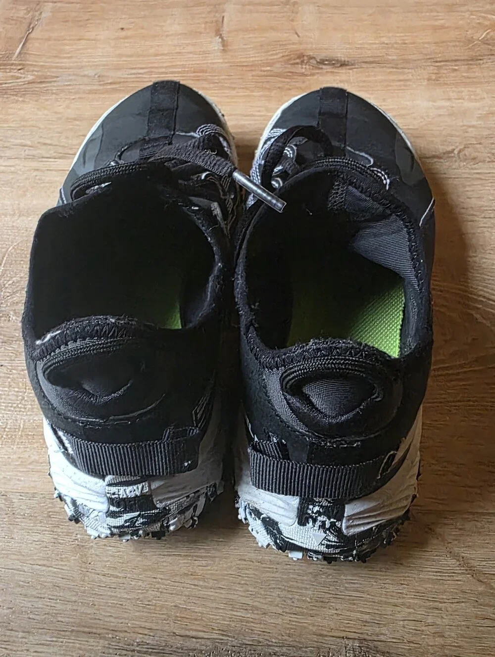 Nike Future Field (DJ6949-002, Black/White-DK Smoke Grey-Volt) Size 5Y